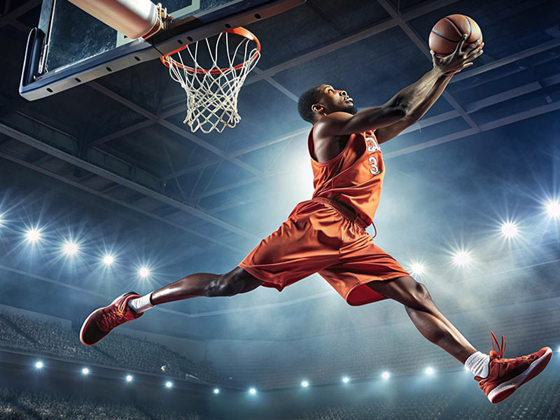 狄龙用激怒老詹三节领到5次犯规，亲眼看着球队主场大败